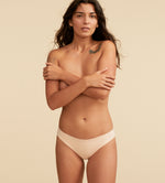 Tanga coton amberlight sur un mannequin taille small